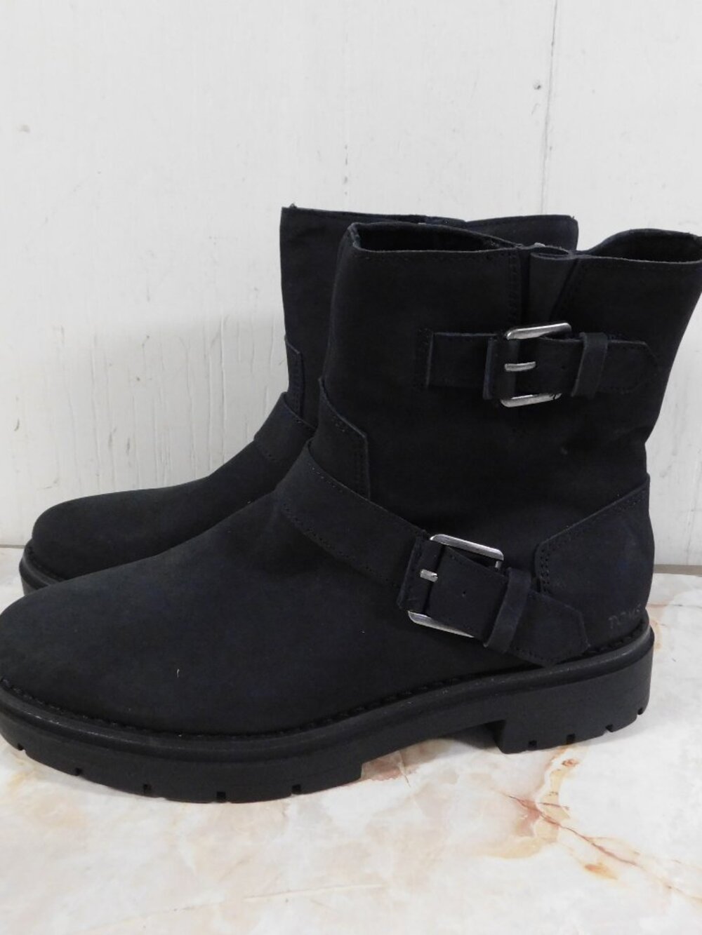 TOMS Black Leather Size Zip Ankle Boots 7.5